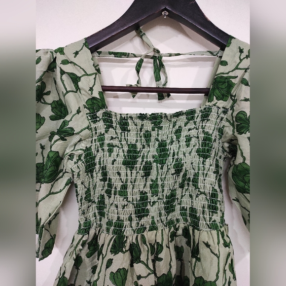 Green Square Neck Smocked Top 💚 - Picture 4 of 13